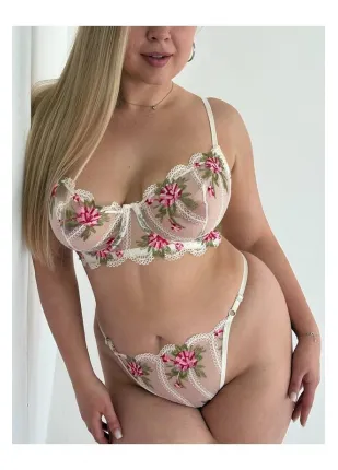 A-137 Ekru Çi̇çekli̇ Brode Takım A-137 Ekru Çi̇çekli̇ Brode Takım