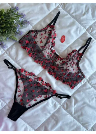 A-137 Si̇yah Çi̇çekli̇ Brode Takım A-137 Si̇yah Çi̇çekli̇ Brode Takım