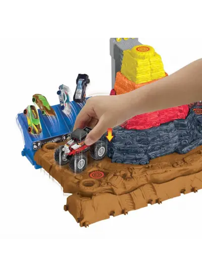 Nessiworld Hot Wheels Monster Trucks Muhteşem Çarpışma Arenası Oyun Seti HNB96