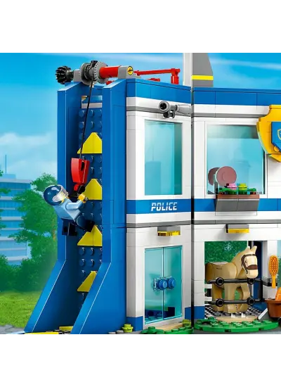 Nessiworld LEGO City Polis Eğitim Akademisi 60372