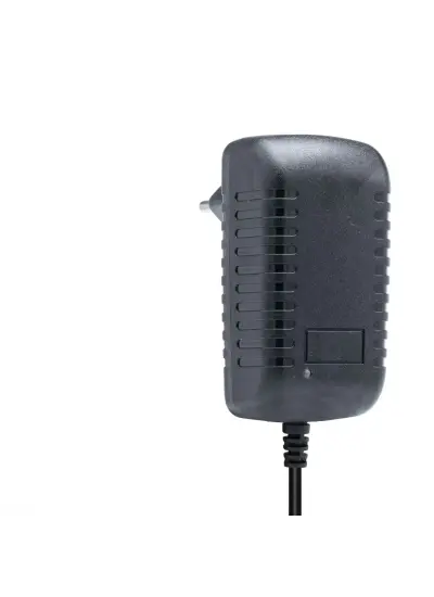 Ujtoys 6 Volt 1 Amper 5.5*2.5 Uçlu Yerli Üretim Priz Tipi Adaptör