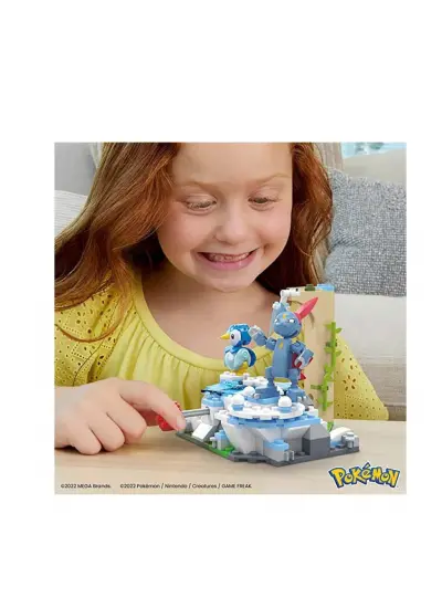 HKT20 MEGA™ Pokémon™ Piplup ve Sneasel Kış Macerası Seti 183 parça + 7 yaş