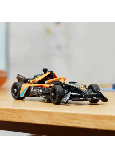 LEGO Technic NEOM McLaren Formula E Yarış Arabası 42169